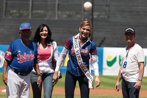 Мисс Венесуэла 2013 на бейсбольном матче